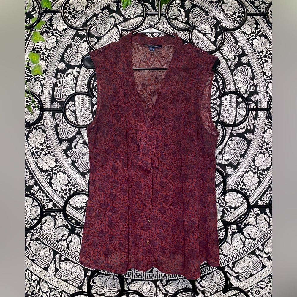 Maroon and navy Banana Republic women’s sleeveless blouse